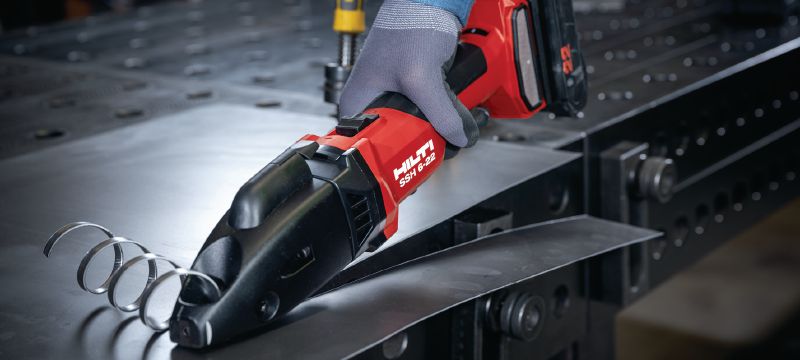 Cisaille sans fil SSH 6-22 pour métal Cisaille à double coupe sans fil pour découpes rapides dans la tôle et les profilés jusqu'à 2,5 mm│calibre 12, avec disques Hilti SSH CS incluses (plateforme de batteries Nuron) Applications 1