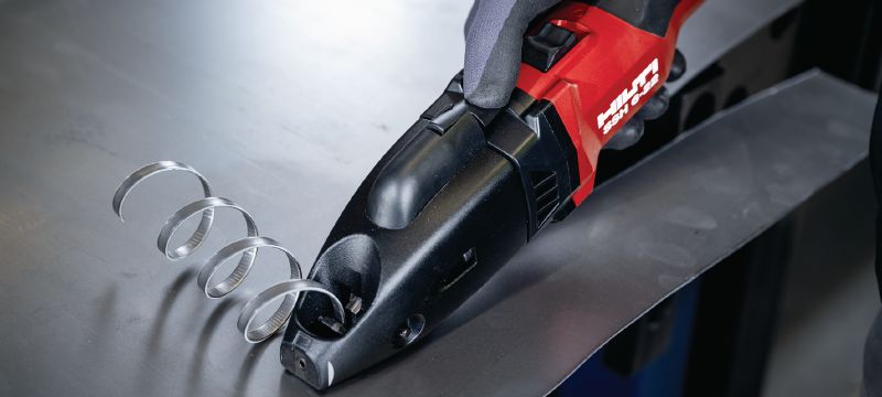 Cisaille sans fil SSH 6-22 pour métal Cisaille à double coupe sans fil pour découpes rapides dans la tôle et les profilés jusqu'à 2,5 mm│calibre 12, avec disques Hilti SSH CS incluses (plateforme de batteries Nuron) Applications 1