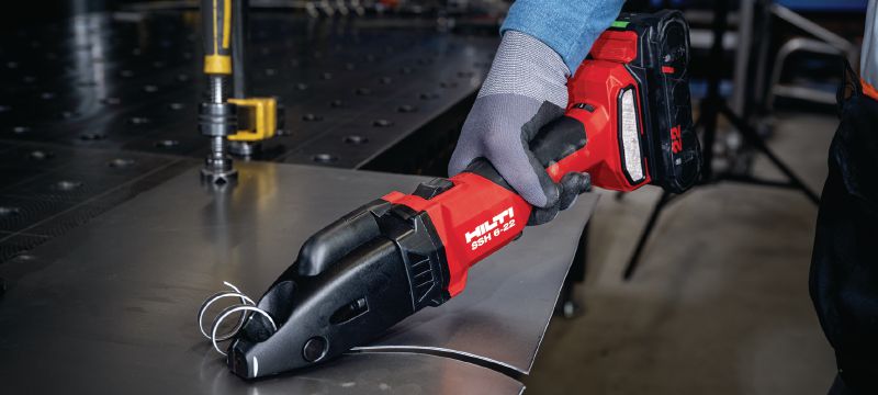 Cisaille sans fil SSH 6-22 pour métal Cisaille à double coupe sans fil pour découpes rapides dans la tôle et les profilés jusqu'à 2,5 mm│calibre 12, avec disques Hilti SSH CS incluses (plateforme de batteries Nuron) Applications 1